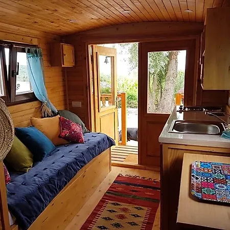 Bed & Breakfast La Roulotte Du Pinleu