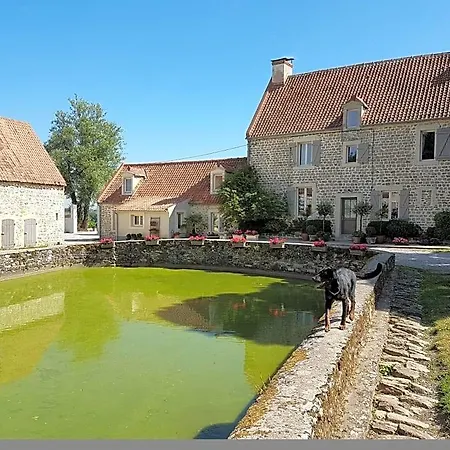 Bed & Breakfast La Roulotte Du Pinleu 4*